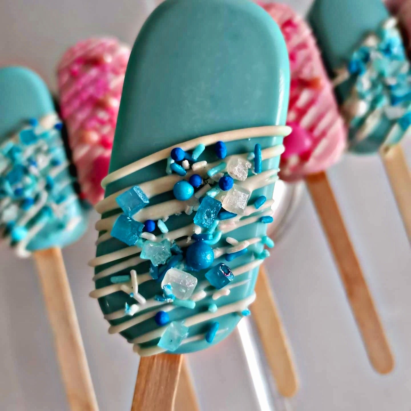 Gender Reveal Cakesicles