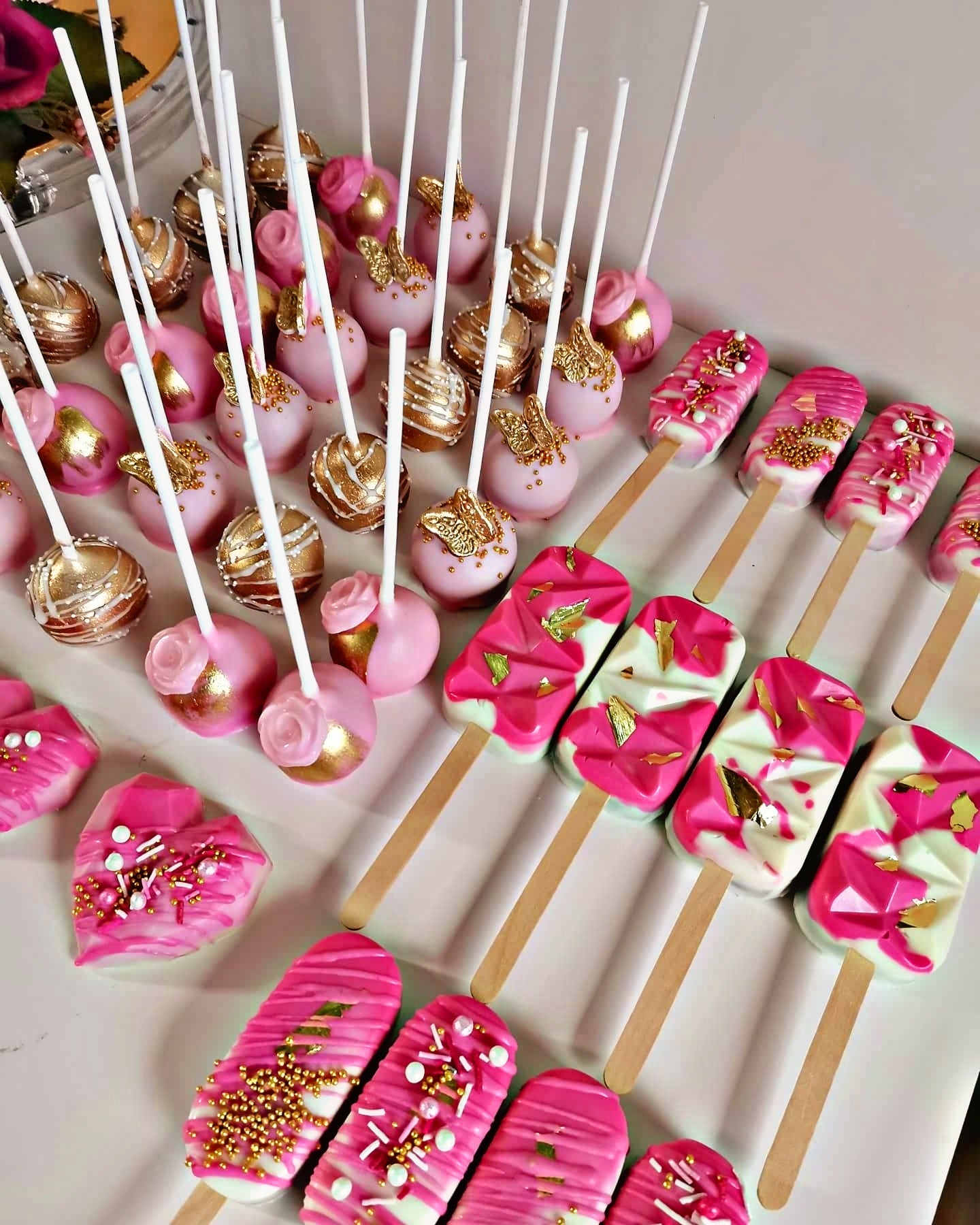 Bright Pink & Gold Cakesicles / Cake Pops