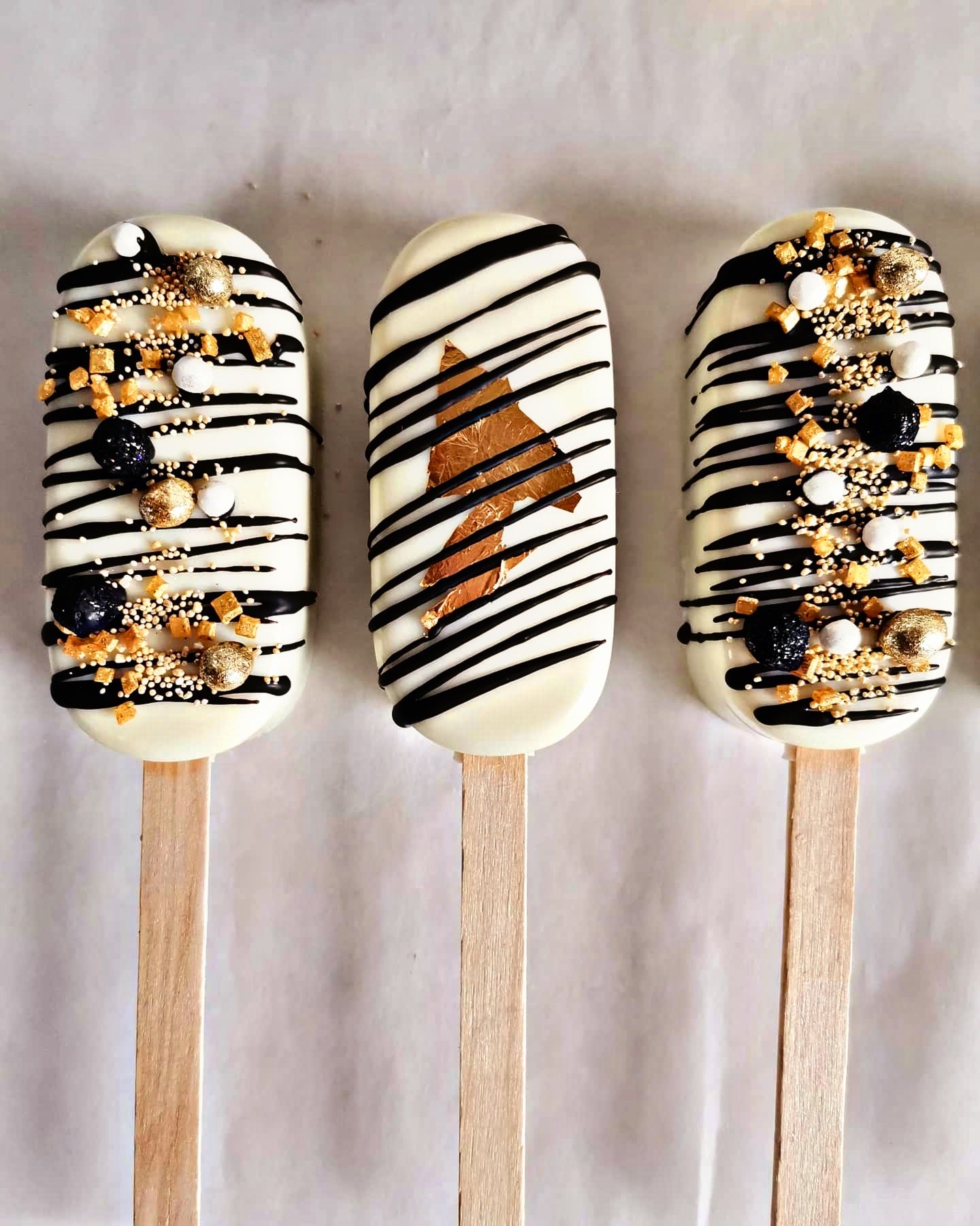 Black & White Cakesicles