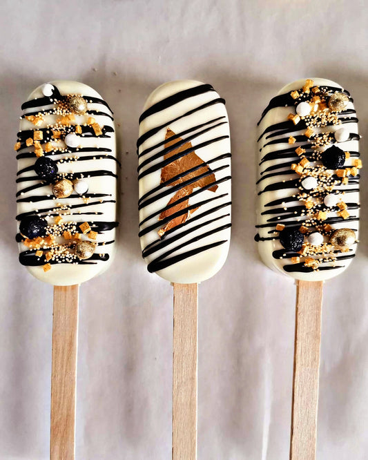 Black & White Cakesicles /Cake Pops