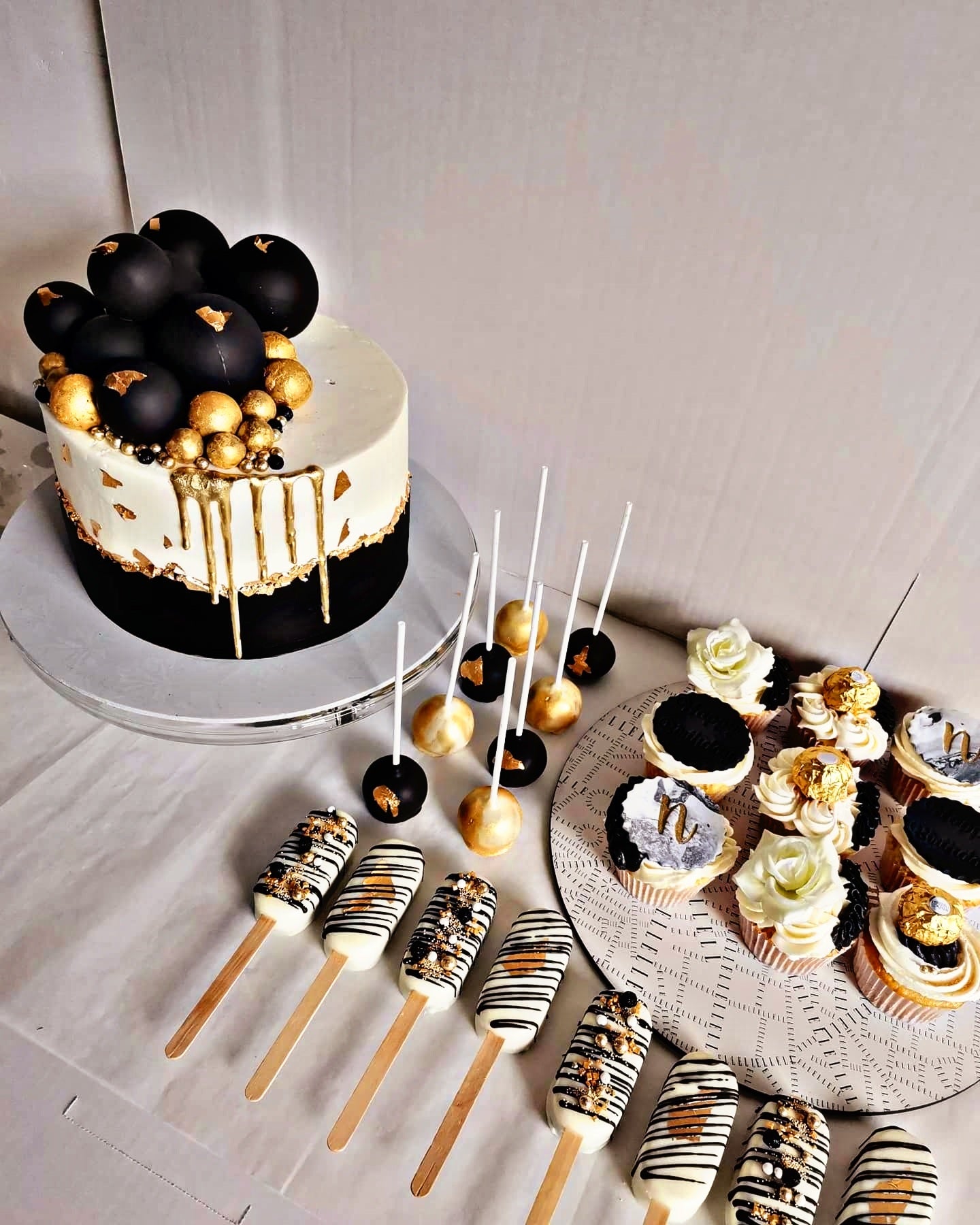 Black & White Cakesicles