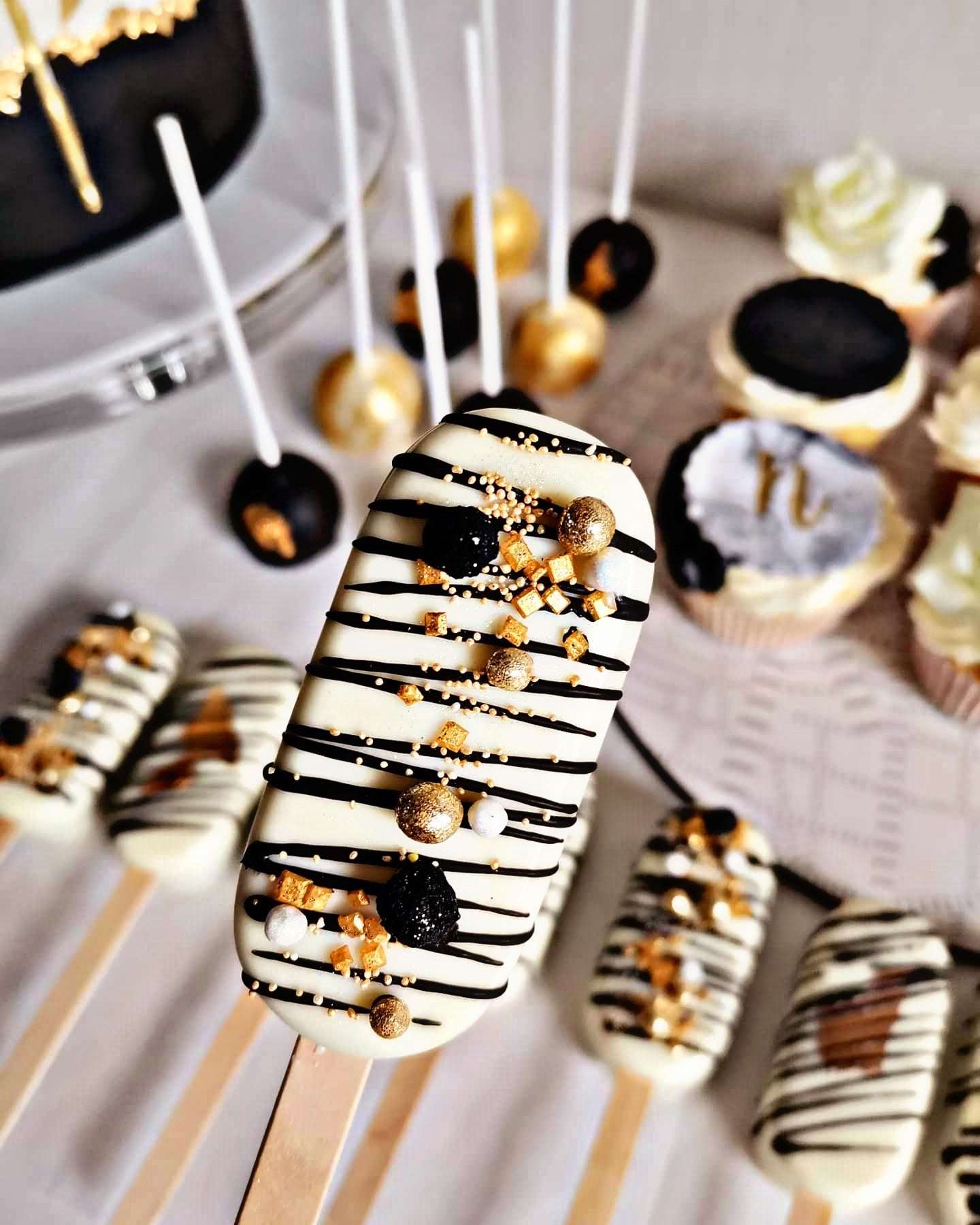 Black & White Cakesicles