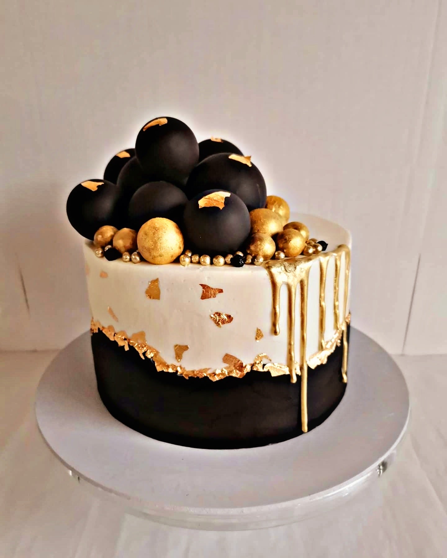 Black & White Cake With Gold Balls